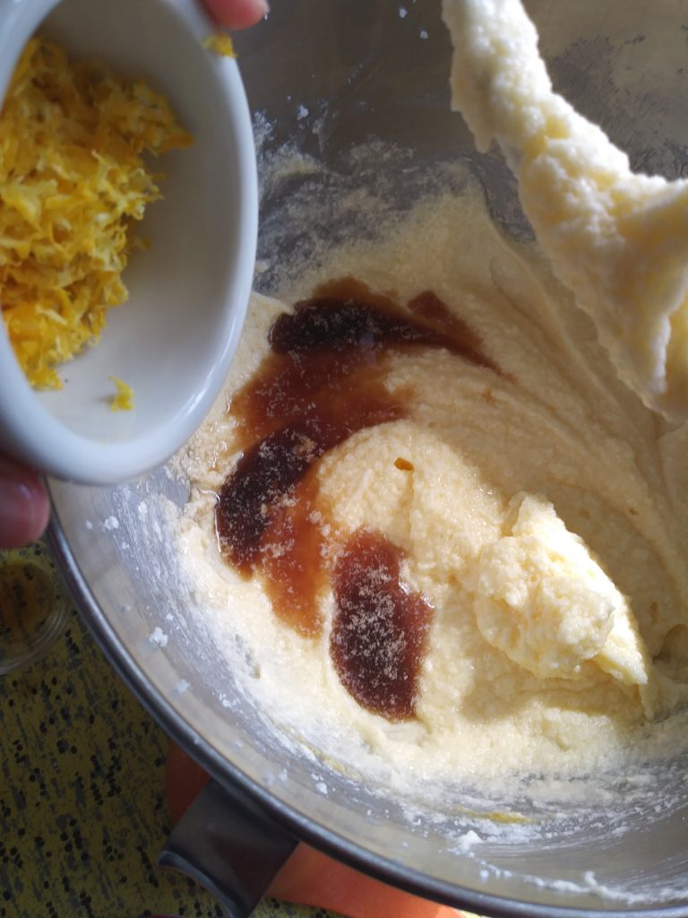 Mini Lemon Cupcakes with Lemon Mascarpone Frosting