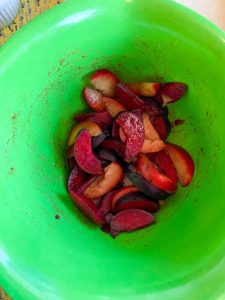 sliced plums with cinnamon-sugar