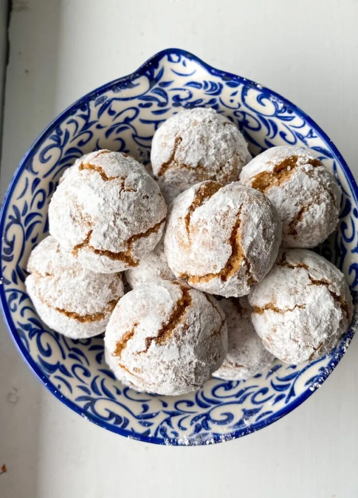 soft gingerbread amaretti cookies